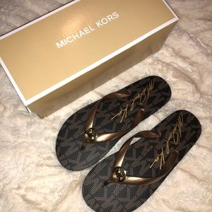 Michael Kors - Jet Set Flip Flop! Size 9
